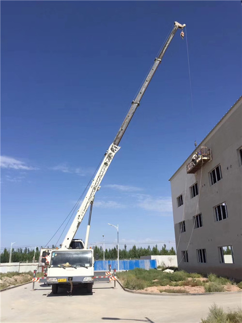 南溪区“轻装强干”—— 吊车的 “轻量化臂架” 技术