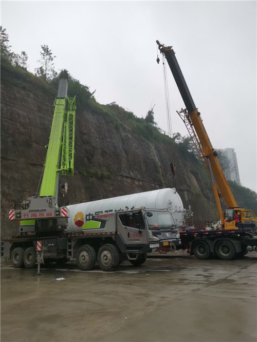 南溪区“不怕风雨冻”—— 吊车的 “恶劣环境适应” 技术